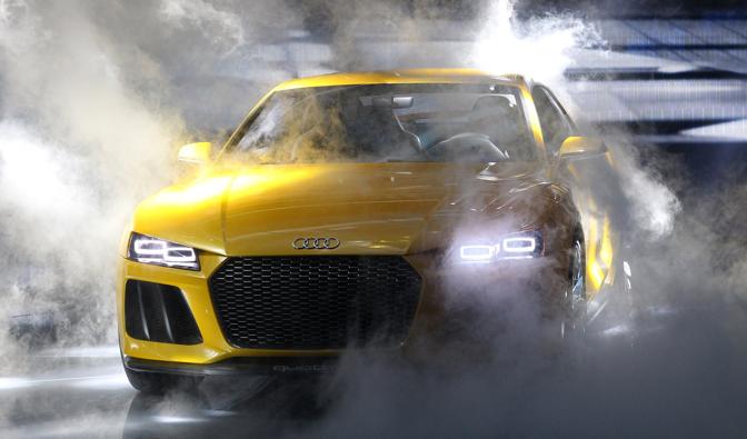 Audi propone una sportiva ibrida come la Sport Quattro,  coup ibrida a quattro posti con prese d'aria grandi che danno all'anteriore un look aggressivo, dotata di un motore elettrico enorme da 700 cavalli e di un motore a combustione interna V8 da 4 litri. Raggiunge una velocit massima di 305 km/h.